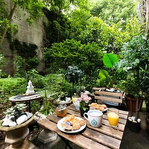 Un Coin De Paradis Avec Jardin A Montmartre Paris